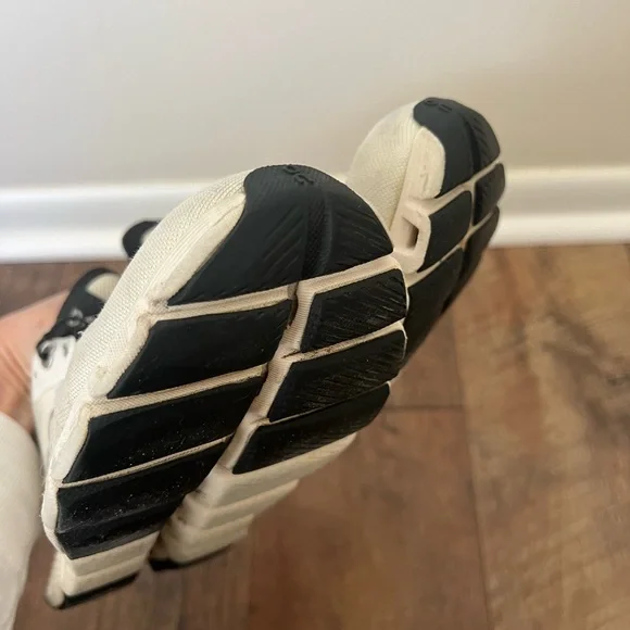On Running On Cloud White & Black Athletic Shoes Women’s Sz 7 - Picture 13 of 15